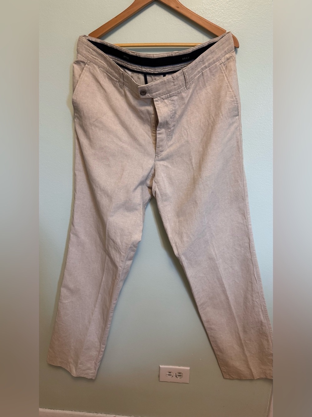 Men's Slim Straight Chinos in Light Taupe